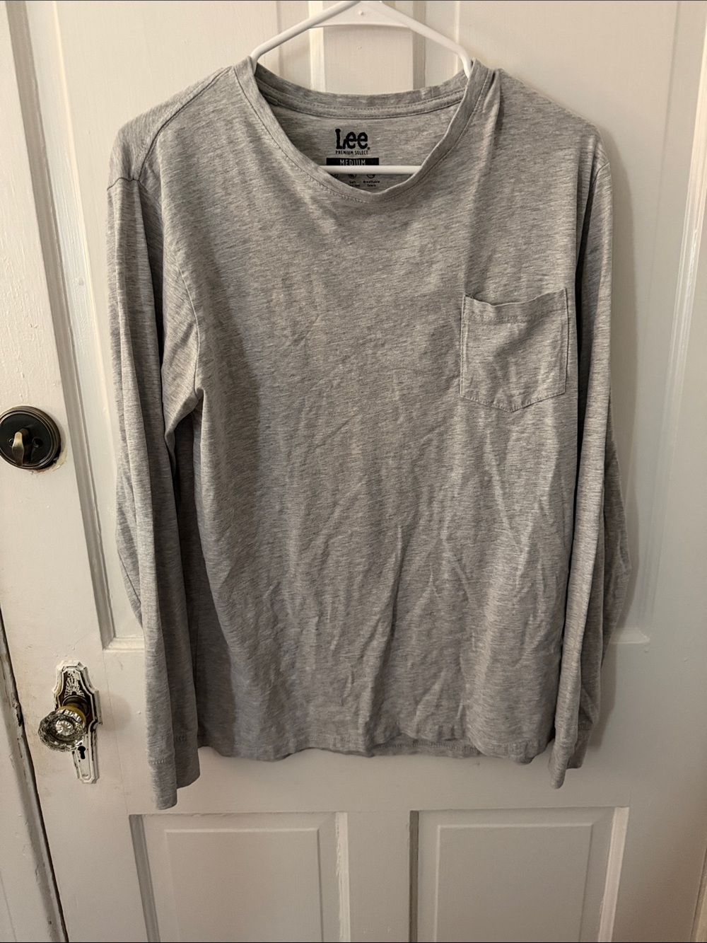Lee Men’s Long Sleeve Pocket Tee in Heather Gray